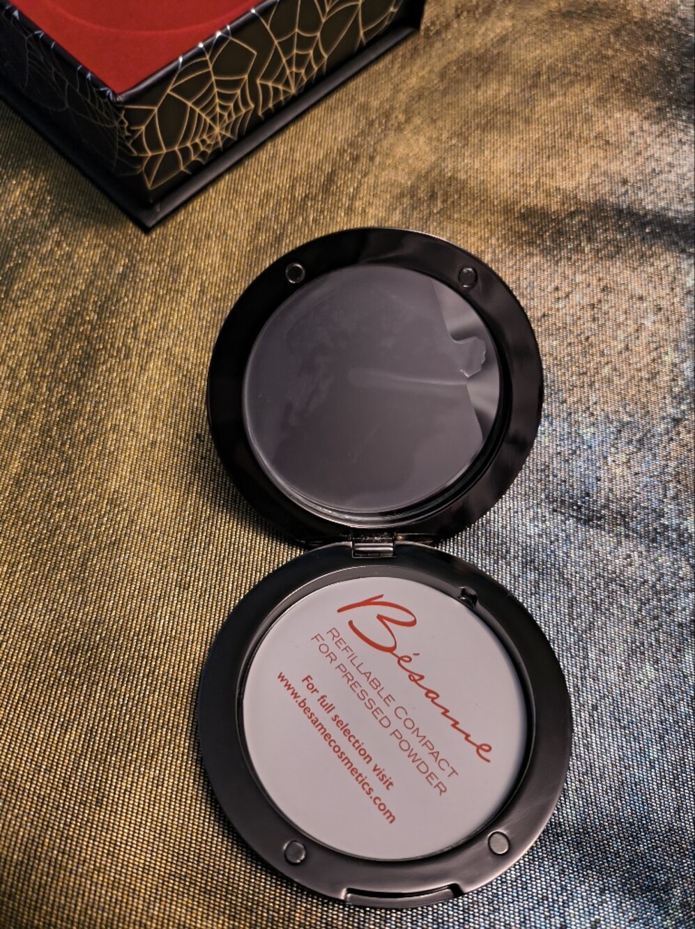 Besame Cosmetics Spider Compact - Picture 3 of 7